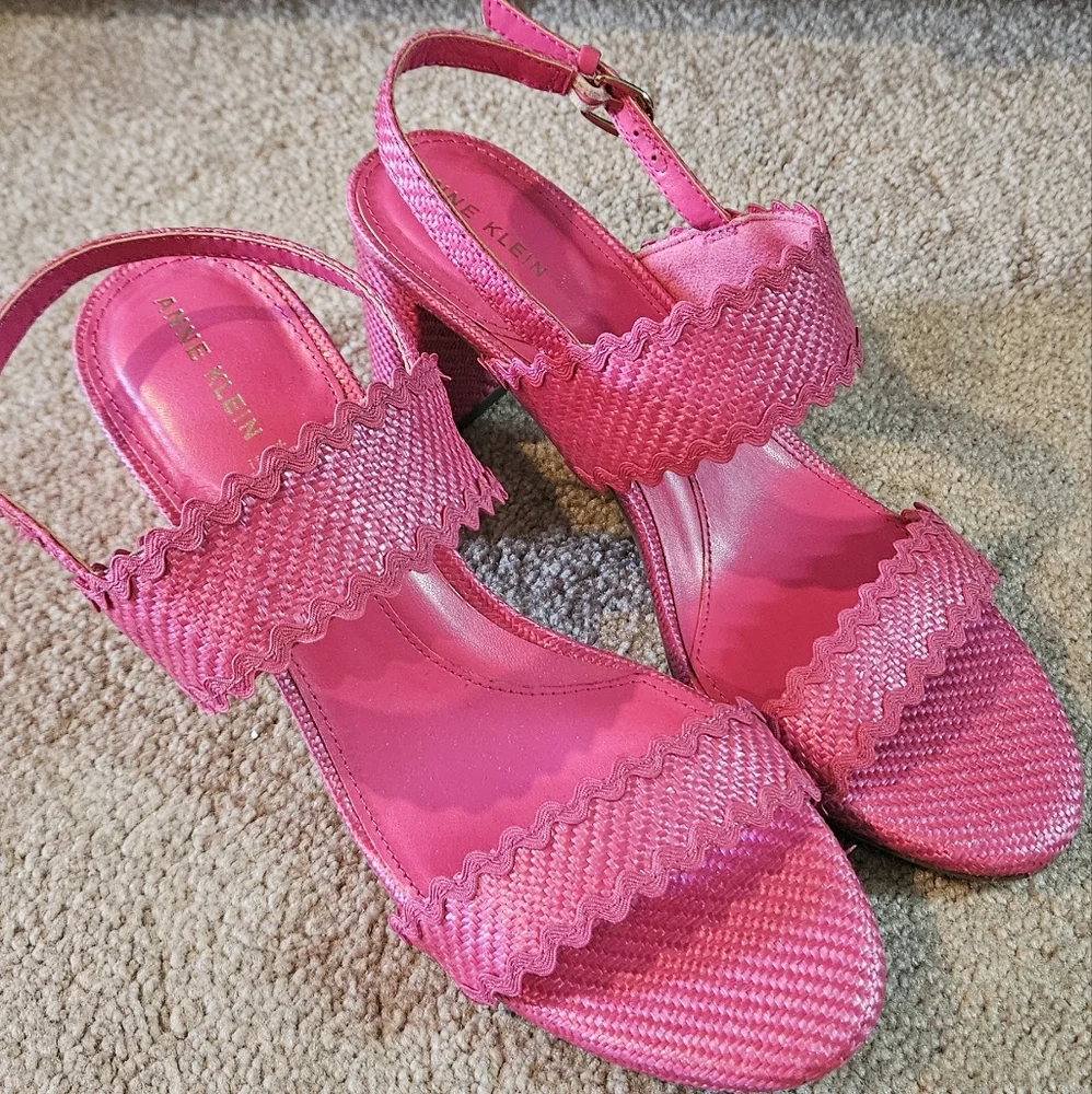 NEW Anne Klein Fushia Pink Women's Block Heel Sandals - Picture 2 of 4